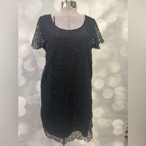 Forever 21 black dress‎ with rose patterned-lace on chest and sleeves